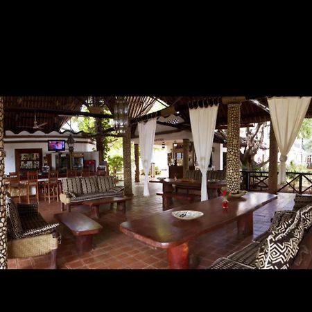 Mangro Hotel Diani Beach Bagian luar foto