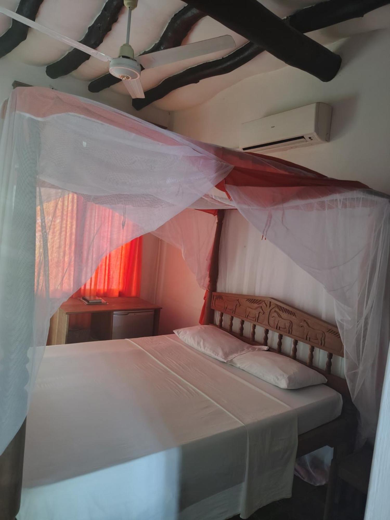 Mangro Hotel Diani Beach Bagian luar foto
