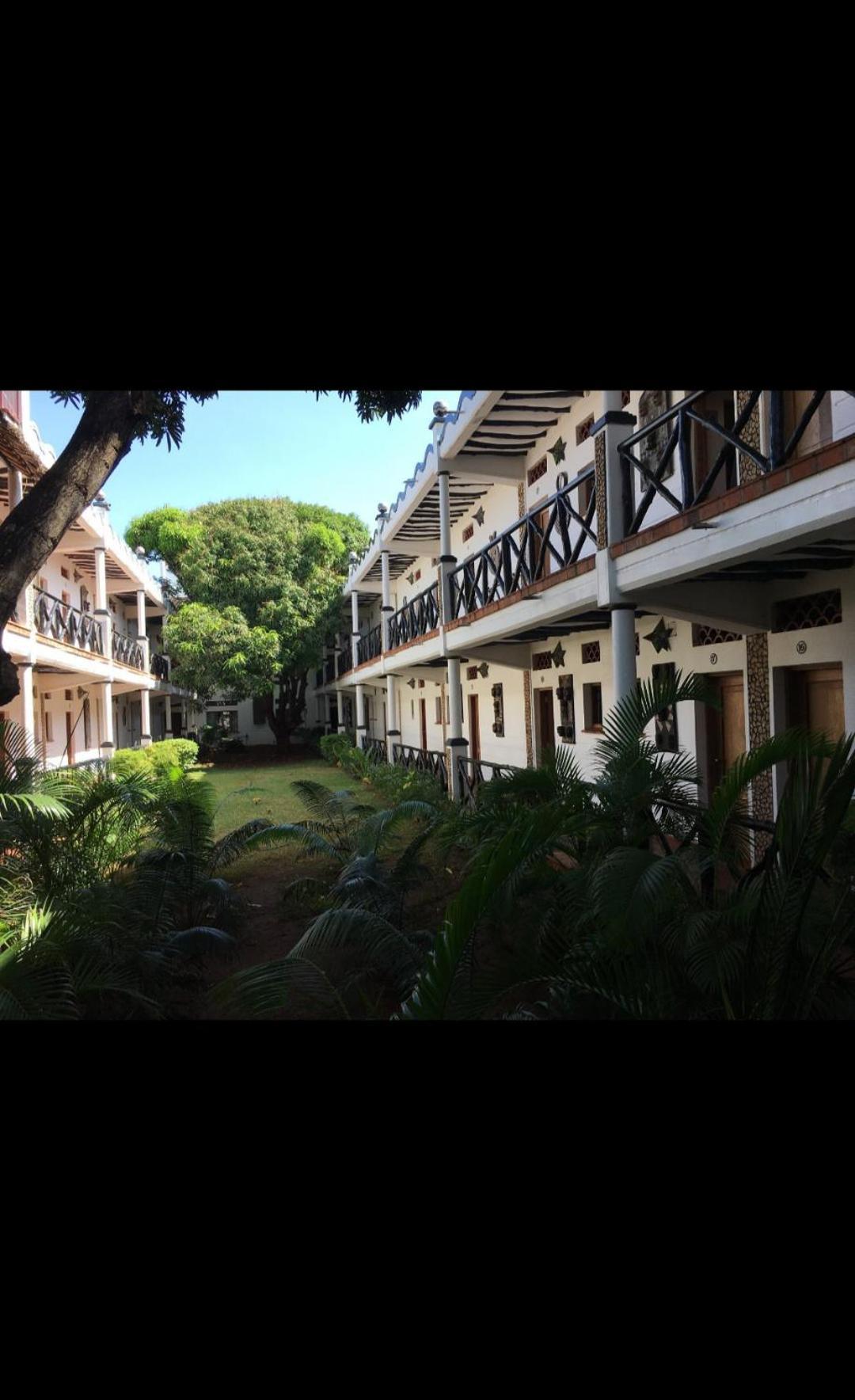 Mangro Hotel Diani Beach Bagian luar foto