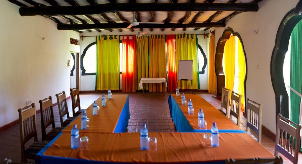 Mangro Hotel Diani Beach Bagian luar foto