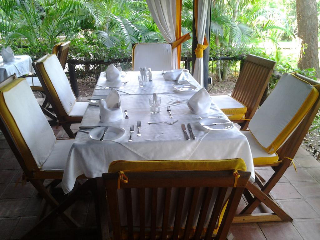 Mangro Hotel Diani Beach Bagian luar foto