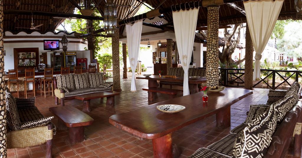 Mangro Hotel Diani Beach Bagian luar foto