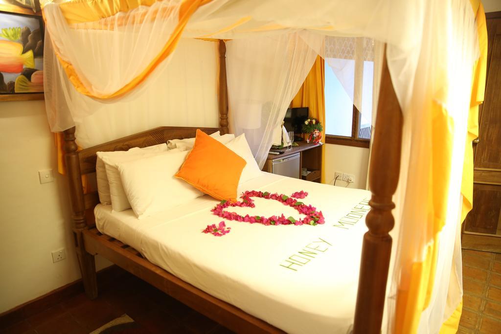 Mangro Hotel Diani Beach Bagian luar foto